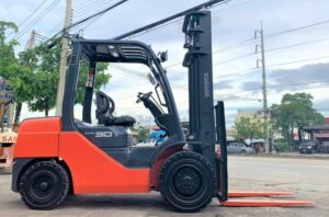 Harga Toyota forklift 8FD30 baru