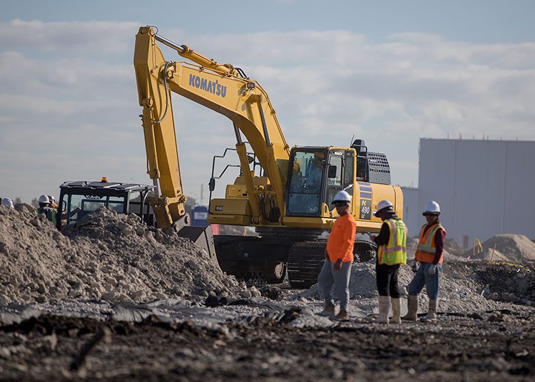 Service Excavator Komatsu